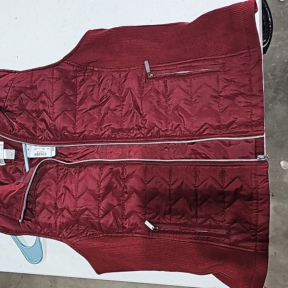 Christopher and Banks zip up vest size small maroon/red with pockets